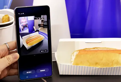 ▲三星Galaxy S26導入更完整的AI修圖與內容生成能力 ，吃過一半的食物也能AI還原。（圖／記者吳翊緁攝）