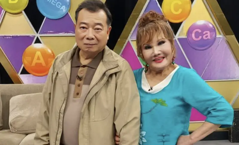 ▲廖峻（左）與澎澎（右）曾是紅遍全台秀場的超級黃金組合，跳上大銀幕主演《電影秀》，票房還領先同期上映的好萊塢片《魔鬼終結者》。現在廖峻三度中風休養中，澎澎感慨兩人同台已是絕響。（圖／翻攝自澎澎粉噗團臉書）