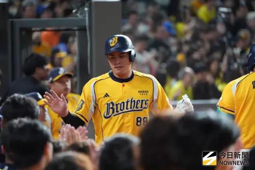 台日交流賽／兄弟開局先馳得點無用！魏碩成1局爆　3：7不敵軟銀