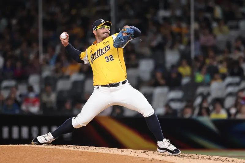 ▲中信兄弟洋投羅戈面對福岡軟銀鷹先發2局無失分，賽後獲得軟銀監督小久保裕紀稱讚。（圖／挺悍運動行銷提供）