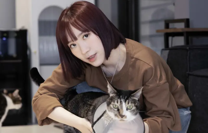 ▲正妹音樂製作人舒涵（如圖）在事業如日中天時，逮到老公出軌，她回憶當時崩潰到不知道要先哭，還是先工作。（圖／隻魚娛樂提供）