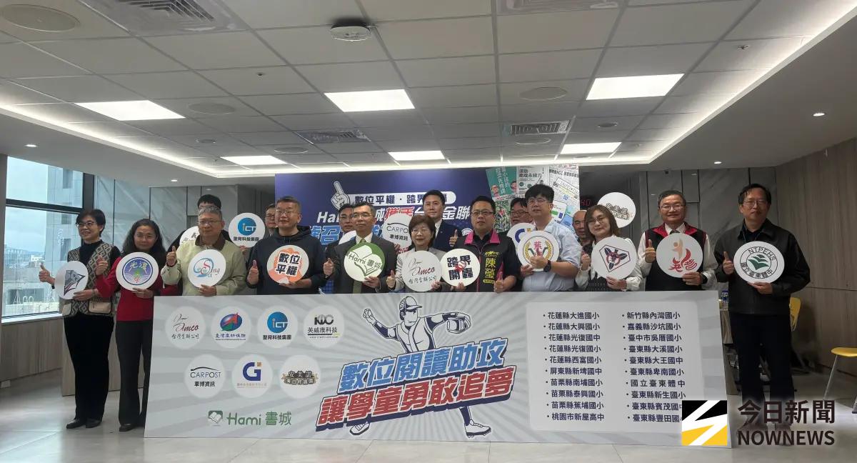 ▲春水堂科技娛樂今日啟動「數位平權．跨界開轟，學習資源捐贈公益計畫」，透過創新企業認養模式，媒合企業把數位閱讀與線上學習資源送進偏鄉及棒球特色。（圖／記者李青縈攝）