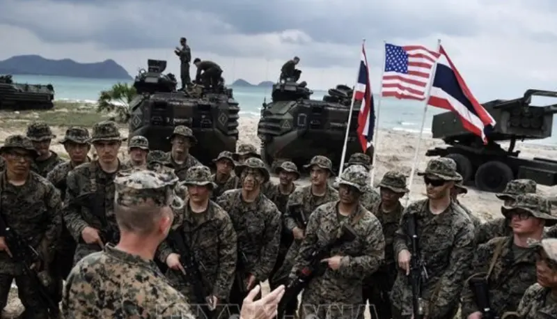 ▲今年演習於2月24日在中部烏塔堡海軍航空基地舉行開幕式，由泰國與美國聯合主辦，並將持續至3月6日，涵蓋陸海空及網路、太空等多個領域，檢驗多國協作能力。（圖／翻攝自越通社）