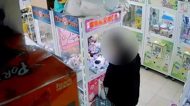 3條通男竄雙北「15秒偷一台娃娃機」狡猾手法曝！犯案過程全被拍