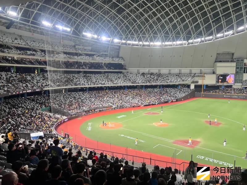 台日交流賽／首戰僅17560人進場！近3年新低　賽後演出卻誠意十足