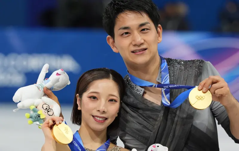 ▲木原龍一（右）與三浦璃來（左）的合照引起討論，不少人好奇為何木原龍一看起來像鬥雞眼，原來他是天生斜視，卻因為2理由選擇不動刀。（圖／美聯社／達志影像）