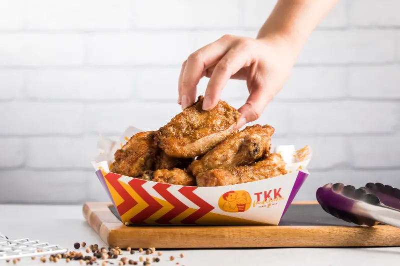 ▲應WBC援經典賽，頂呱呱推出「台味一金雞」，一斤重的炸雞特價249元，現省169元、下殺6折。（圖／頂呱呱提供www.tkkinc.com.tw）