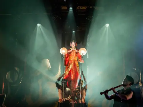 ▲成真火舞團《焰島之光》3月8日下午5時於勝利星村構公園免費觀賞。（圖／屏東縣府提供）