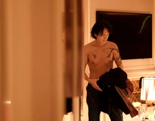 ▲黃子華在《夜王》半裸秀體格，自嘲「以後都不會再有這種演出」。（圖／華映娛樂提供）