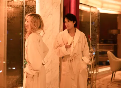 ▲黃子華（右）與鄭秀文（左）在《夜王》有不少精彩對手戲。（圖／華映娛樂提供）