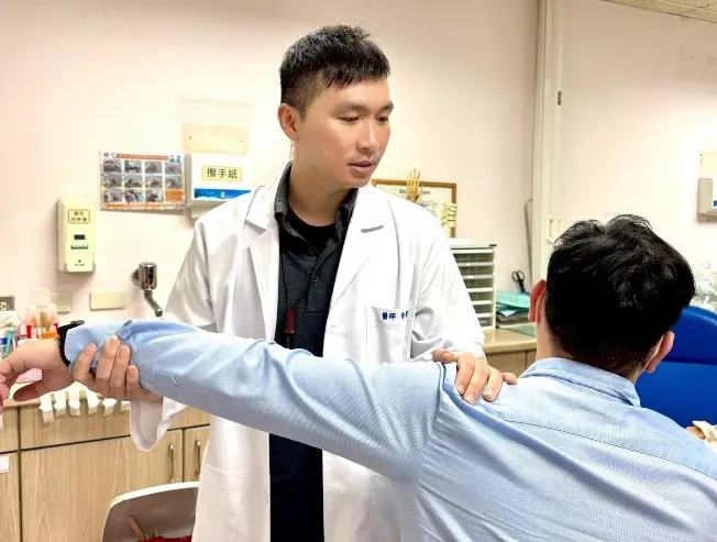 ▲醫師觀察，從春節的年糕一路吃到元宵節的湯圓，皆屬於「高升糖指數」食物，可能誘發肩部關節囊急速發炎、沾黏。（圖／台北市立聯合醫院提供）