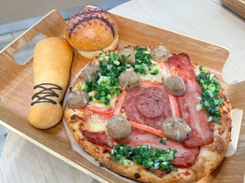 ▲家樂福自3月1日起，以「台灣好棒」為主題，推出三款棒球造型烘焙新品。（圖／記者鍾怡婷攝）