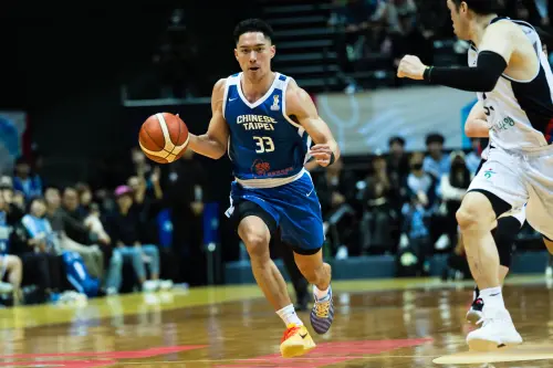 ▲最終中華隊就以77：65睽違九年力退韓國。中華隊方面，林庭謙砍下全隊最高的18分、3籃板、1助攻，首度在國際賽先發的雷蒙恩也砍下13分，外帶6籃板，中華隊全員皆兵，共4人得分上雙。（圖／取自FIBA官網）