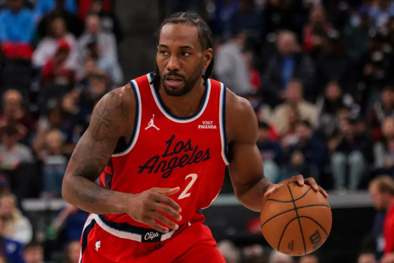 ▲洛杉磯快艇今（27）日宣布，當家球星雷納德（Kawhi Leonard）因左腳踝傷勢，將缺席今日對上明尼蘇達灰狼的比賽，此外柯林斯（John Colins）也將因傷缺陣。（圖／美聯社／達志影像）