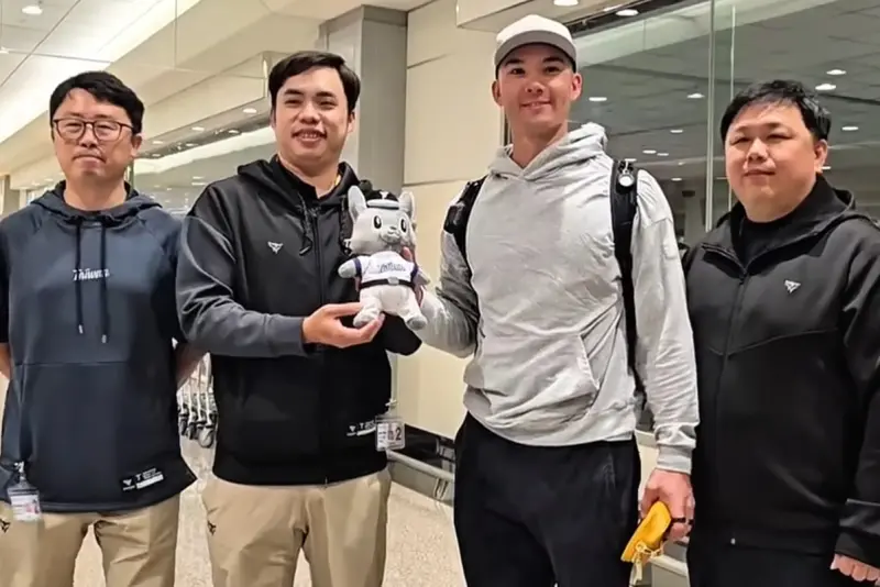 ▲世界棒球經典賽（World Baseball Classic）台灣代表隊戰力一增一減。備受期待的台美混血好手「費仔」費爾柴德（Stuart Fairchild）昨晚深夜飛抵桃園機場報到。（圖／翻攝自YouTube）