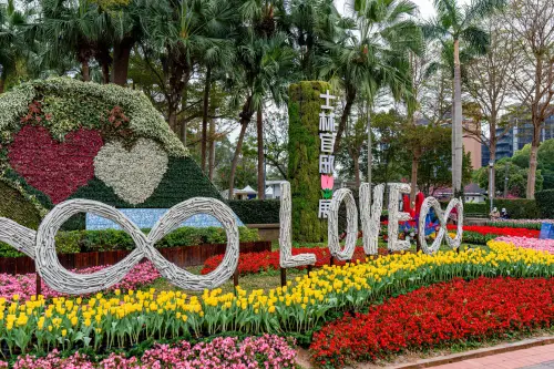 ▲2026鬱金香花展於台北市士林官邸登場，集結來自荷蘭與日本超過 11 萬株鬱金香。（圖／取自士林官邸旅客臉書www.facebook.com/2016chshow）