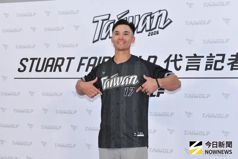 ▲「費仔」費爾柴德（Stuart Fairchild）今日向中華隊報到，上午出席品牌活動。（圖／記者林柏年攝,2026.2.27）