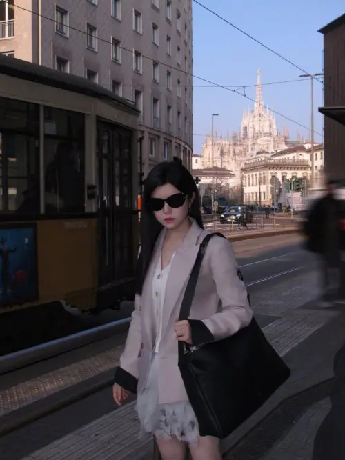 ▲▼陳妍希受邀出席義大利時裝品牌Max Mara於米蘭的時裝周。（圖／陳妍希michelle微博）