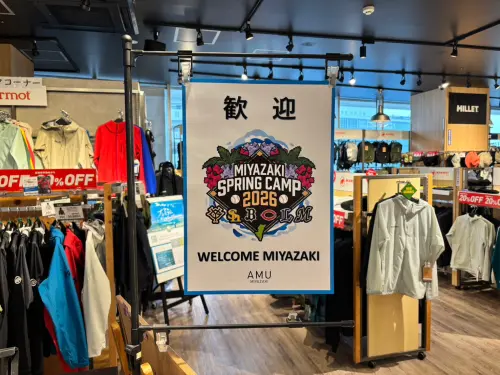 ▲宮崎市區隨處可見「MIYAZAKI SPRING CAMP 2026」大型看板，宣告棒球季正式到來。（圖／記者路皓惟攝）