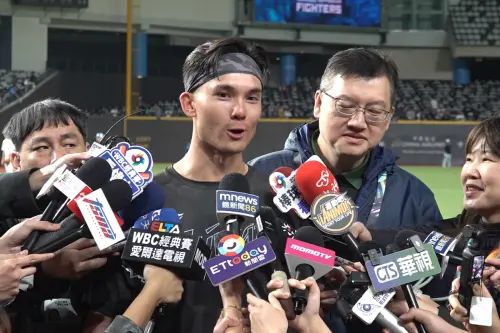 影／費仔大巨蛋首練！陳偉殷餵球　直言：我看他和王建民比賽長大