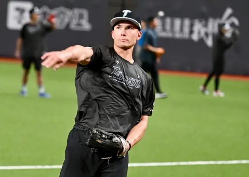 ▲外野防線，費爾柴德（Stuart Fairchild）於昨日深夜抵台報到，他被視為球隊的核心野手之一。（圖／記者林柏年攝,2026.2.27）