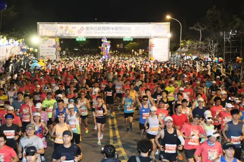 2026臺南古都馬拉松懶人包》最強美食補給、接駁、交管、成績查詢
