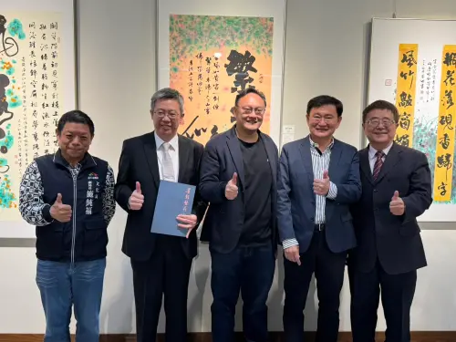 政壇二刀流轉身　黃國書興大展出墨影繁花