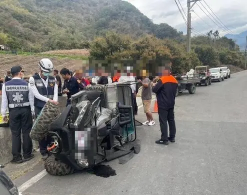 ▲ 台20線南橫發生翻車事故，一名田男酒測0.43超標，載4友撞護欄側翻，5人送醫。（圖／翻攝畫面）