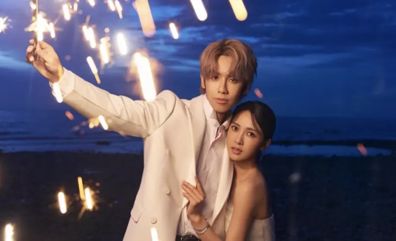 ▲鼓鼓（左）和大元（右）結婚1週年紀念，夫妻倆在IG貼書大量臉書照，閃瞎粉絲，鼓鼓也在文章中告白大元，形容老婆是「那個接住我所有空洞的女孩」。（圖／翻攝自大元IG@dayuanlin）