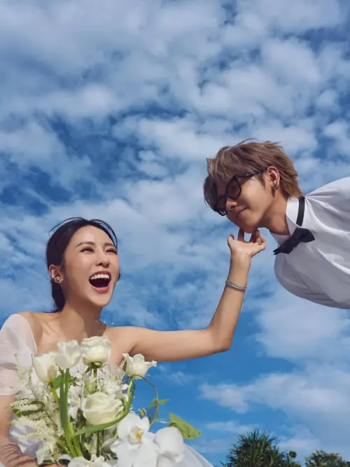 ▲大元（左）和鼓鼓（右）結婚1週年，兩人開心拍婚紗照慶祝。（圖／翻攝自大元IG@dayuanlin）