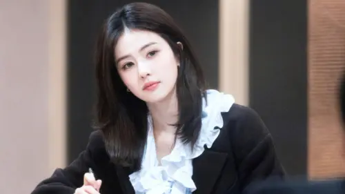 白鹿當街發火！下車怒瞪跟騷私生飯　女神雙手抱胸、正面對決狂粉