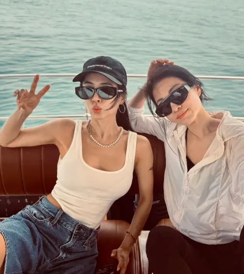 ▲▼蔡依林（左）和姊姊蔡旻紋赴印尼峇里島旅遊，姊妹倆非常愜意。（圖／Jo Tsai 蔡旻紋＠jo_tsai_）