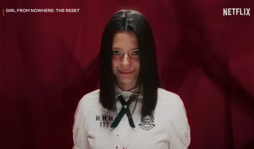 ▲泰國暗黑校園神劇《轉學來的女生：重啟》是《轉學來的女生》系列的重啟版，劇情圍繞著一名神秘轉學生娜諾，憑著荒誕的行徑，同時揭露校園醜聞與醜陋的一面。（圖／Netflix Thailand YouTube）