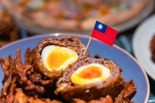 應援WBC經典賽！GUMGUM餐酒館推「和牛抱蛋」　摩斯推和牛棒球堡