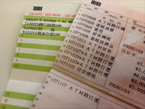 ▲補登存摺，其交易明細資料在法律上有不可取代的高效力，像是辦理高額貸款、出國簽證、政府補助等資格審核，都會需要用到，如果濃縮補登，到時要用就必須向金融機構申請調閱，還要付手續費。（圖/記者張嘉哲攝）