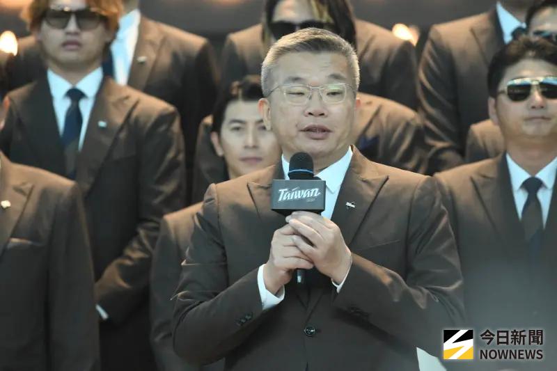 ▲2026年WBC開戰在即，中華隊大軍搭乘華航專機直飛日本宮崎。中職會長蔡其昌在出發儀式上霸氣引用唐詩，期許全隊抱持破釜沉舟的決心前進邁阿密。（圖／記者林柏年攝）