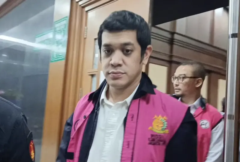 ▲印尼雅加達地方法院針對國家石油公司（Pertamina）史上規模最大的貪腐醜聞作出裁決，汽油教父之子克里遭重判15年，多名國營企業高層也難逃法網。（圖／翻攝自Kompas.com）