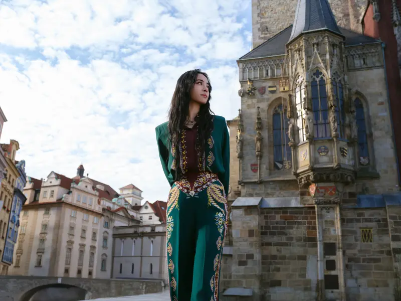 蔡依林〈布拉格廣場〉23年後圓夢！原來當年MV拍攝地在松菸