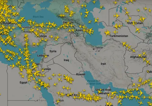 ▲航班追蹤網站FlightRadar24最新圖資，目前伊朗一直到伊拉克上空已經沒有民航機經過了，以色列上空也因為宣布封鎖領空而完全淨空。（圖／flightradar24）