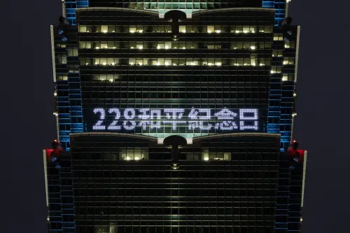228和平紀念日台北101點燈了！以愛撫慰傷痛、盼台灣團結前行