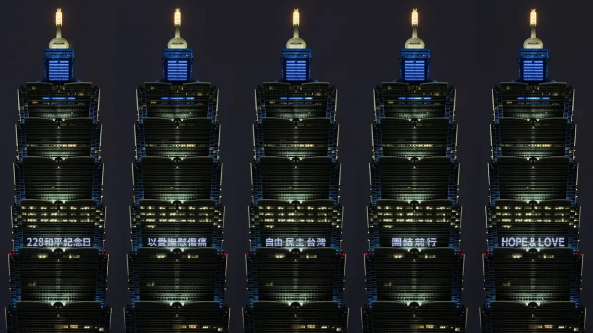 ▲今（28）日是「228和平紀念日」，台灣最高地標 台北101 也從晚間6點整開始點燈。（圖／台北101提供）