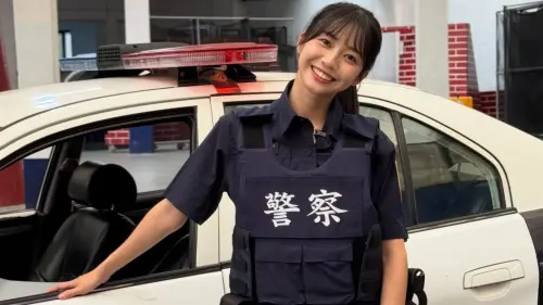 超甜馬尾女警照片瘋傳！6萬人跪求被上銬　身分是啦啦隊女神慈妹