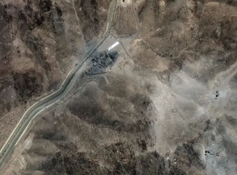 ▲伊朗死守核武開發不願放手，反應出背後的民族自尊與戰略籌碼。圖為2025年6月22日遭美國轟炸的伊朗福爾多燃料濃縮廠。（圖／美聯社／達志影像）