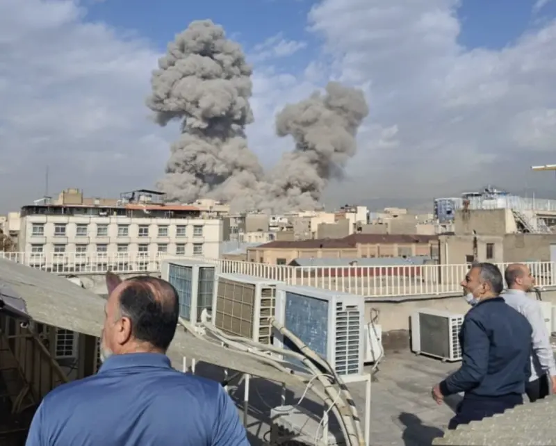 ▲美以聯手發動先發制人空襲伊朗，中東局勢陷入不可預測危險時刻，川普與納坦雅胡圖謀瓦解德黑蘭政權並改寫區域政治版圖。（圖／美聯社／達志影像)