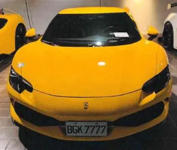 ▲FERRARI 296 GTB現場無法發動、原因不明，車輛停放於和平大苑，拍賣當日僅提供勘驗筆錄與照片閱覽，拍定後須自行前往確認車況並負責運送事宜。（圖／調查局提供）