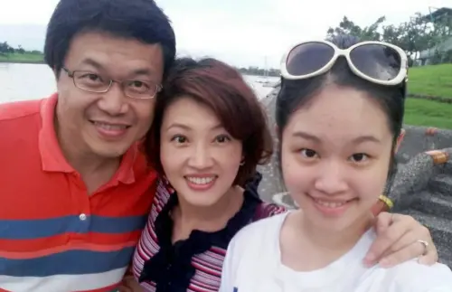 前主播吳中純淋巴癌逝！依遺願花葬　梅聖旻將帶她遺照徒步環島
