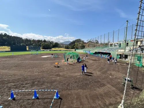 ▲日本球場極具代表性的「內野黑土」保水性佳，但若未頻繁整理極易產生不規則彈跳。（圖／記者路皓惟攝）