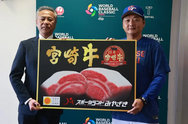 ▲2026世界棒球經典賽(WBC)中華隊大軍抵達日本宮崎備戰。地主宮崎市特別在練球前夕送上頂級名物「宮崎牛」為全隊加菜，期盼能用這頓「最強勝負飯」為台灣健兒補足元氣。（圖／記者葉政勳攝）