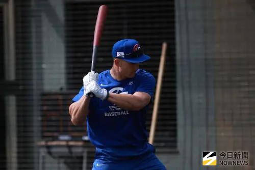 ▲「費仔」費爾柴德（Stuart Fairchild）打擊爆發力驚人，輕鬆揮棒卻將球送上外野看台。（圖／記者葉政勳攝,2026.3.1）