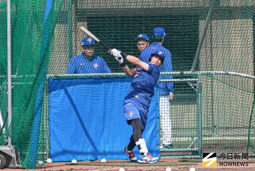 ▲WBC經典賽中華隊宮崎練習日，外野手陳傑憲進行打擊練習。（圖／記者葉政勳攝 ,2026.03.01）
